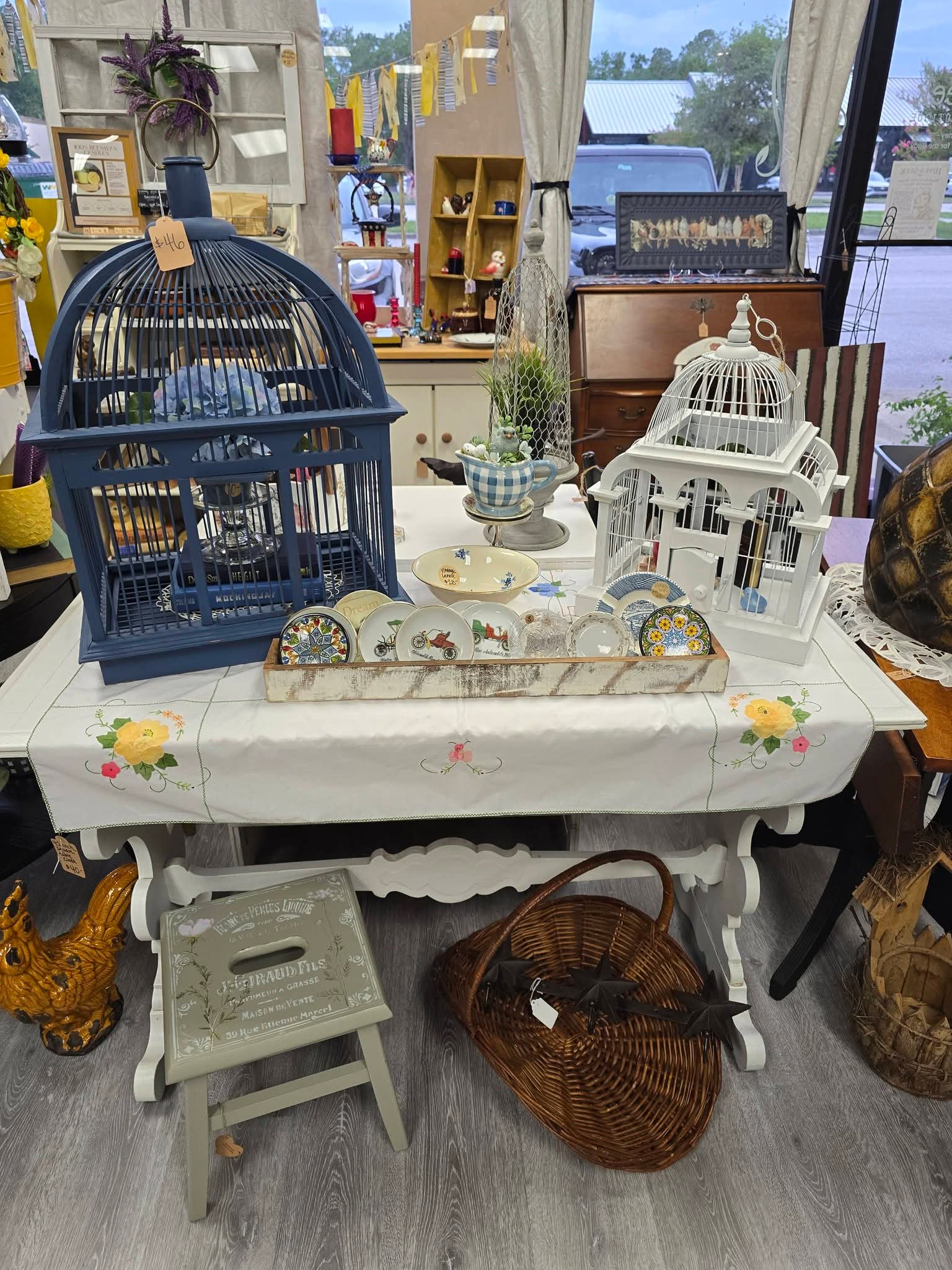 Birdcage table display